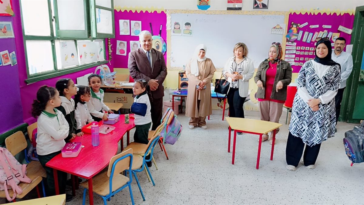 مدير تعليم الفيوم يشيد بانتظام العملية التعليمية وانضباط العمل بمدرسة البحوث الرسمية للغات بشرق الفيوم