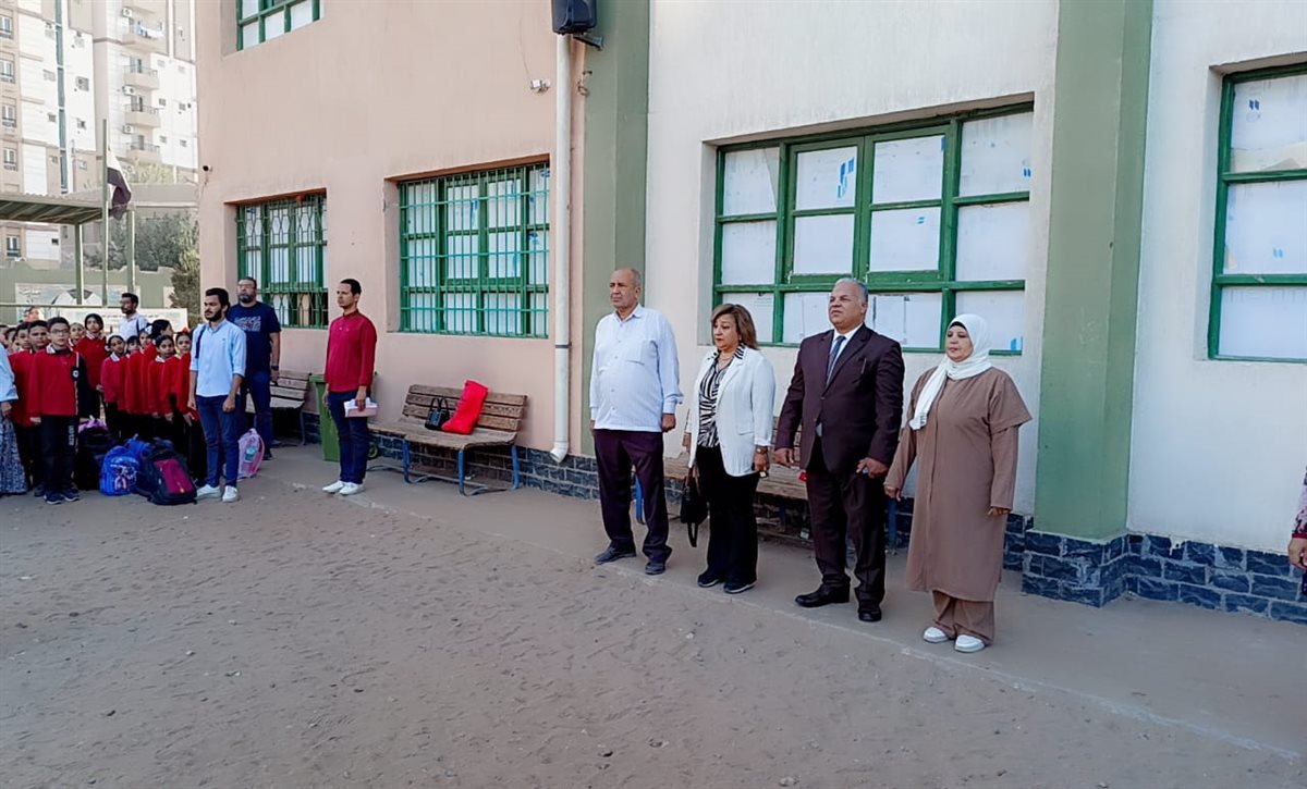 مدير تعليم الفيوم يشيد بانتظام العملية التعليمية وانضباط العمل بمدرسة البحوث الرسمية للغات بشرق الفيوم