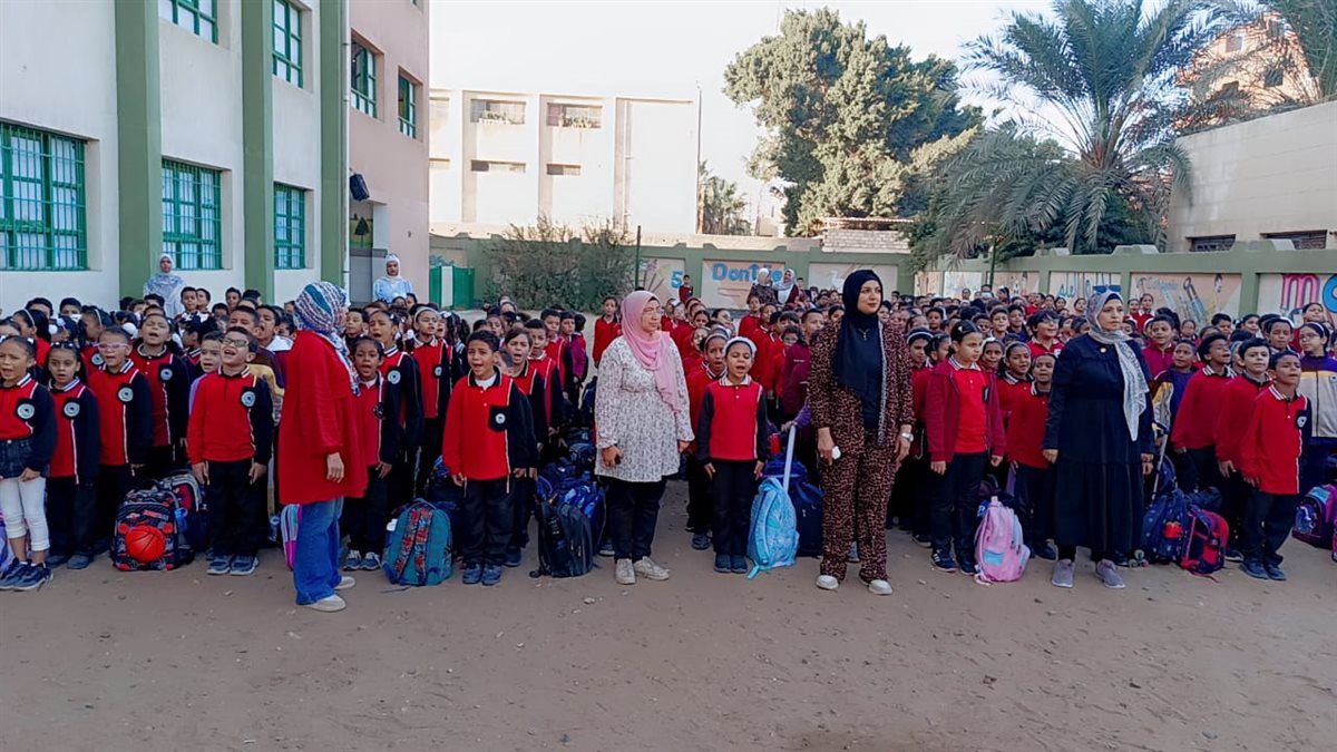 مدير تعليم الفيوم يشيد بانتظام العملية التعليمية وانضباط العمل بمدرسة البحوث الرسمية للغات بشرق الفيوم