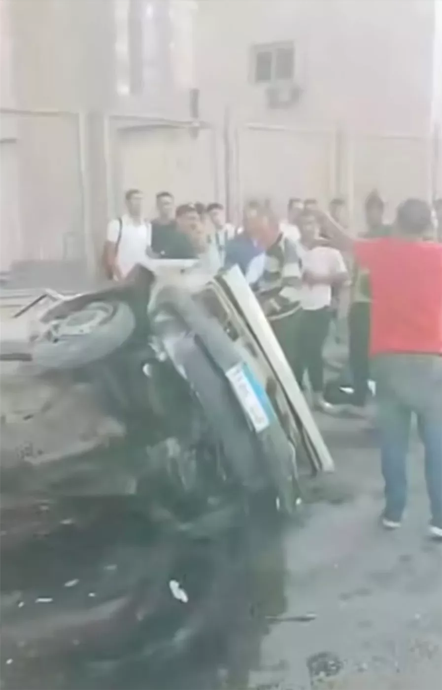 السيارة