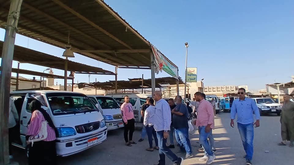 رئيس مركز ومدينة طامية يتابع محطات الوقود ومجمع سيارات طامية وتطبيق التعريفة الجديدة
