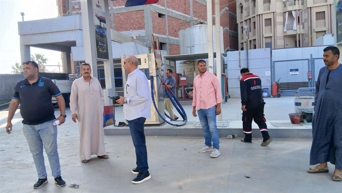 رئيس مركز ومدينة طامية يتابع محطات الوقود ومجمع سيارات طامية وتطبيق التعريفة الجديدة