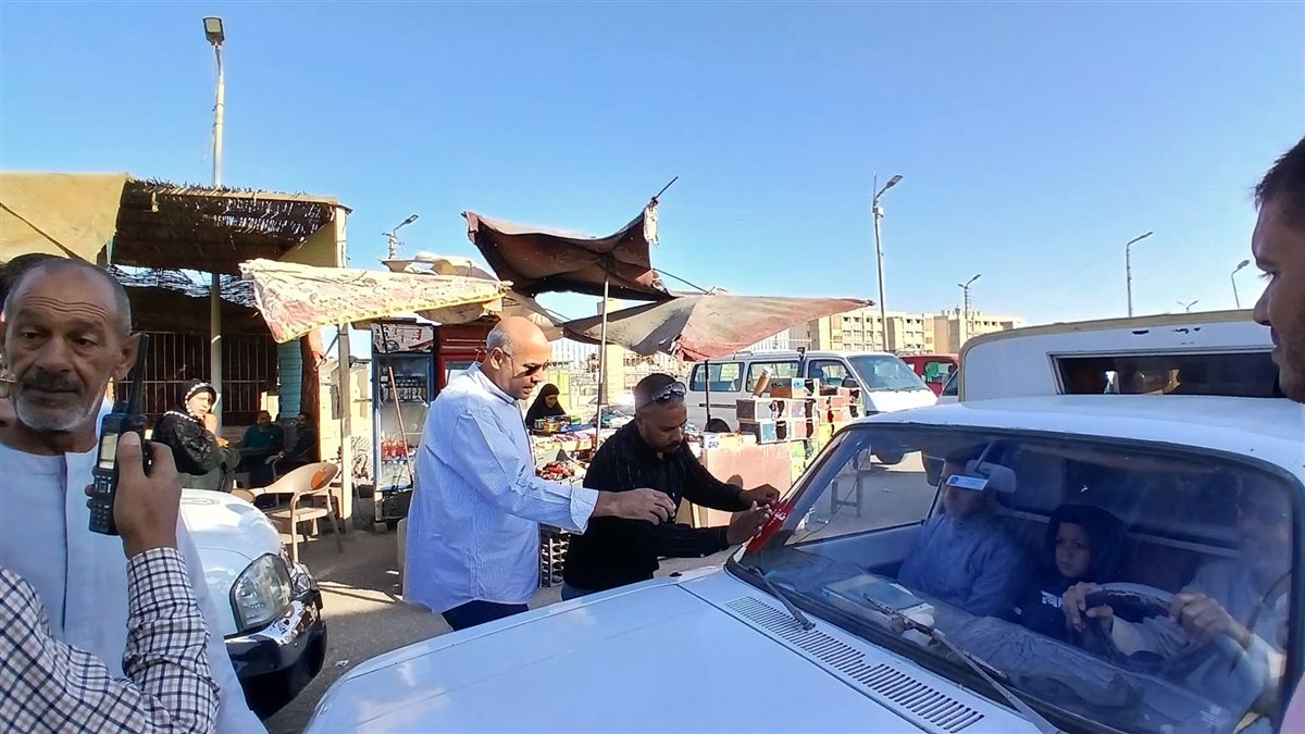 رئيس مركز ومدينة طامية يتابع محطات الوقود ومجمع سيارات طامية وتطبيق التعريفة الجديدة