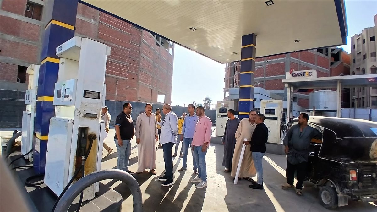 رئيس مركز ومدينة طامية يتابع محطات الوقود ومجمع سيارات طامية وتطبيق التعريفة الجديدة