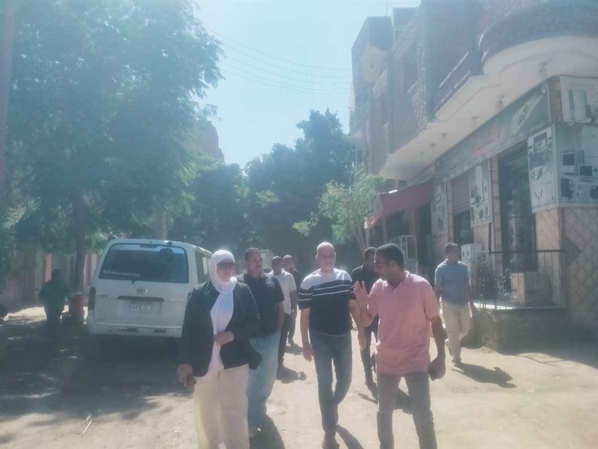 رئيس مركز ابشواى تتفقد إستكمال أعمال الصرف الصحي بالنصارية