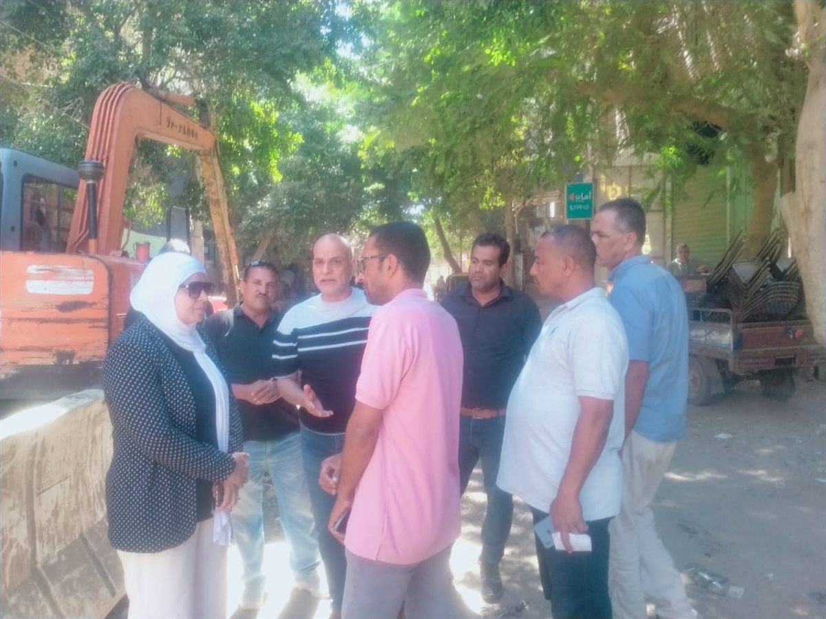 رئيس مركز ابشواى تتفقد إستكمال أعمال الصرف الصحي بالنصارية