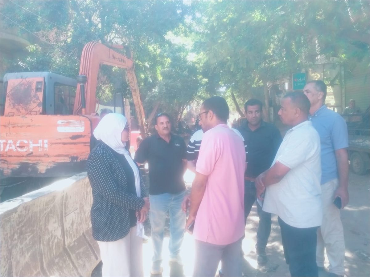 رئيس مركز ابشواى تتفقد إستكمال أعمال الصرف الصحي بالنصارية
