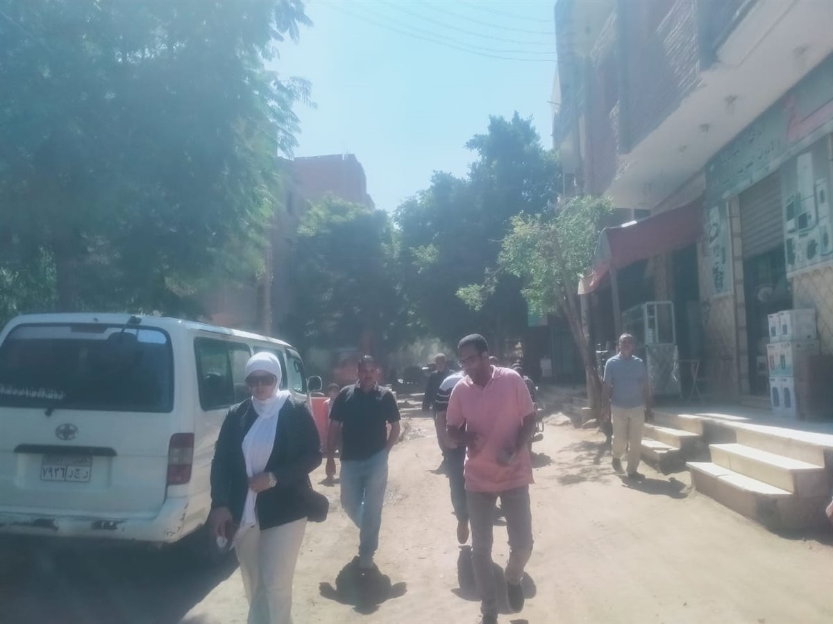 رئيس مركز ابشواى تتفقد إستكمال أعمال الصرف الصحي بالنصارية