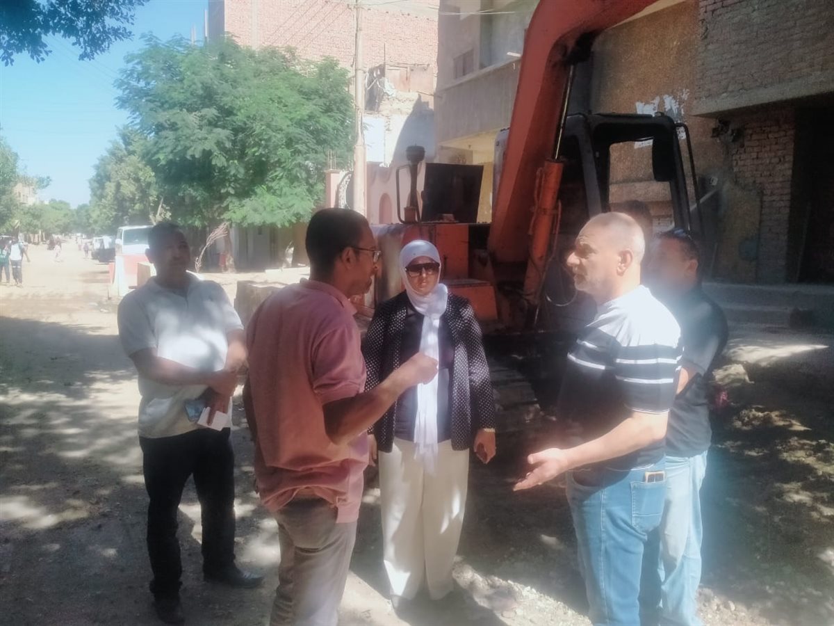 رئيس مركز ابشواى تتفقد إستكمال أعمال الصرف الصحي بالنصارية