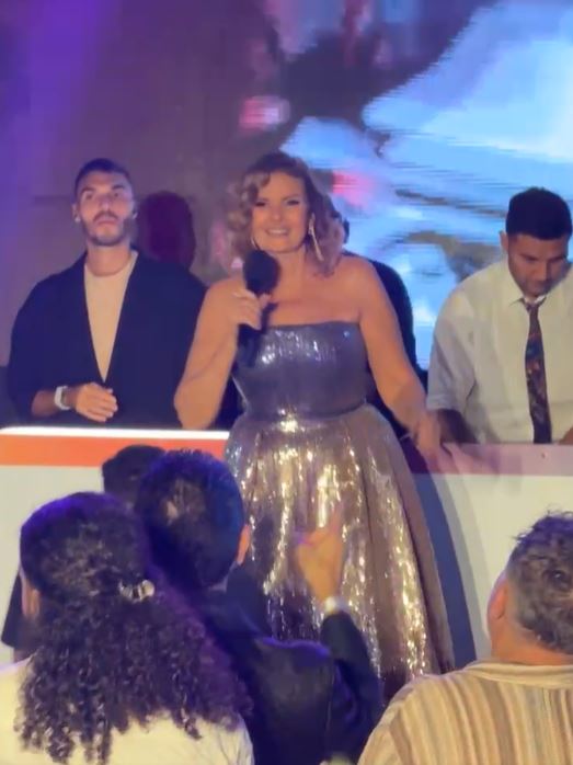 يسرا تغني في احتفالية مرور 50 سنة على مسيرتها الفنية