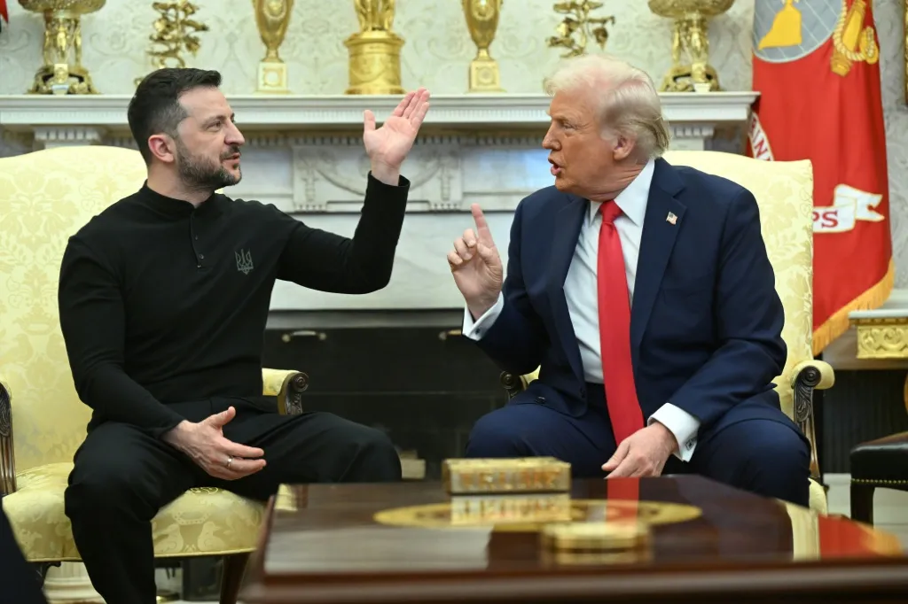 <strong>الرئيس الأمريكي دونالد ترامب، نظيره الأوكراني فولوديمير زيلينسكي</strong>
