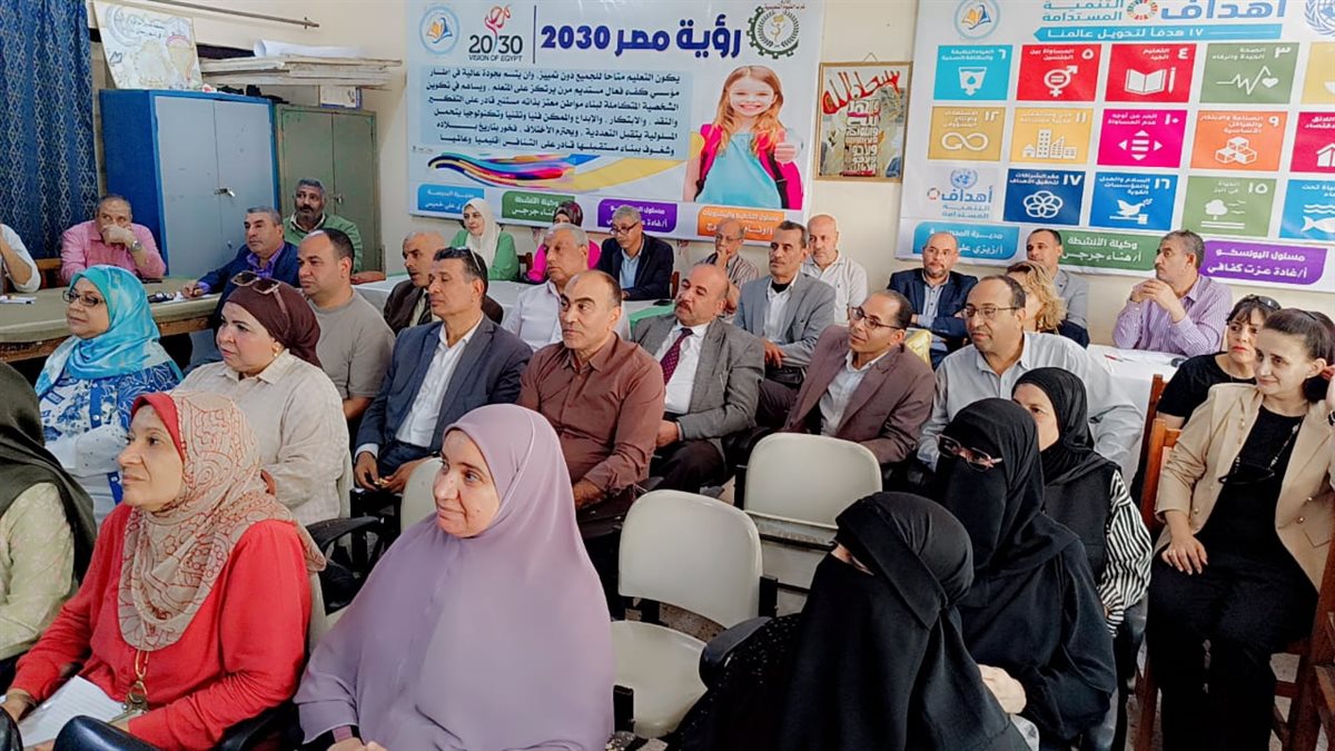 قبيصي: يتابع مدرسة الفيوم الثانوية للبنات ويشيد بتفعيل