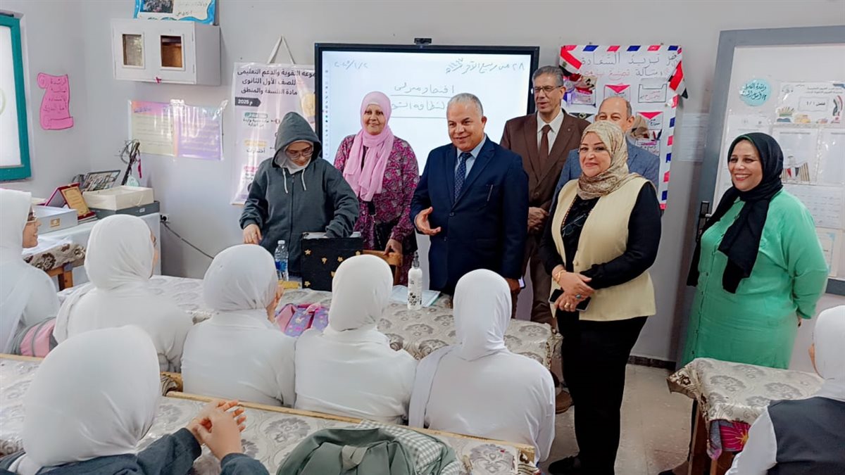 قبيصي: يتابع مدرسة الفيوم الثانوية للبنات ويشيد بتفعيل