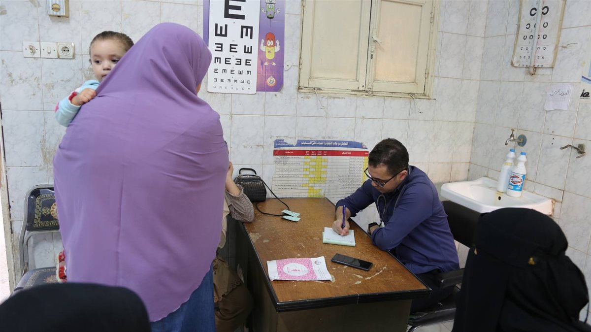 جامعة الفيوم: قافلة طبية شاملة للكشف والعلاج لأهالي قرية سنرو القبلية