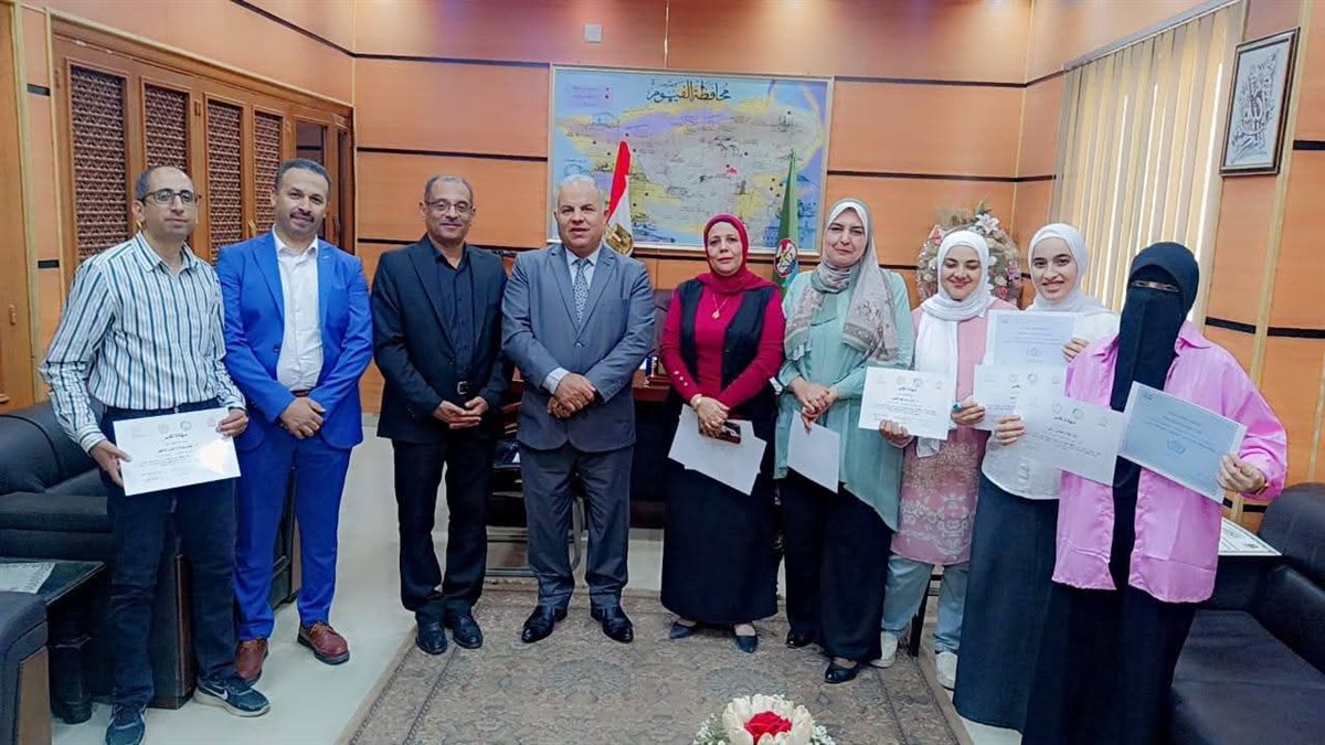 مدير تعليم الفيوم يكرم الفائزين في مسابقة