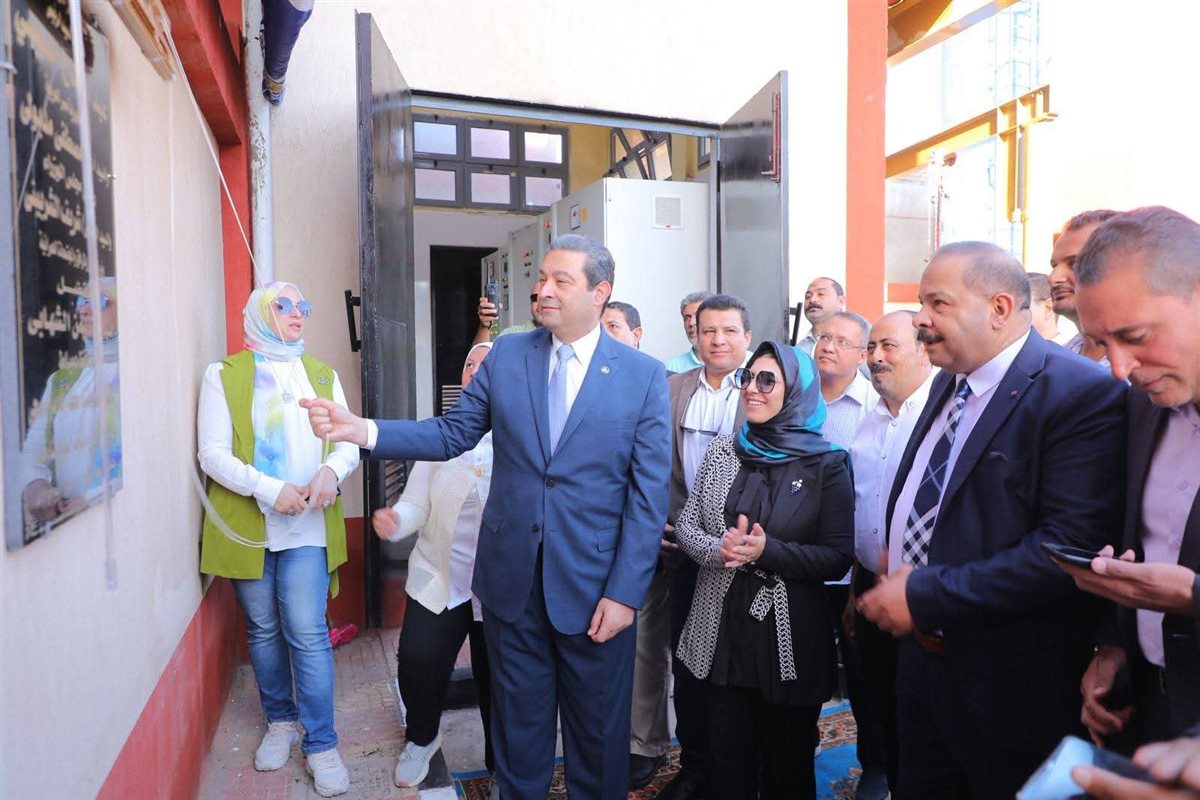 محافظ دمياط يفتتح محطة رفع صرف صحي النجارين