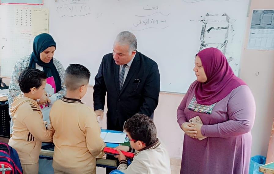 جولة ميدانية لمدير التعليم بمدارس شرق الفيوم لمتابعة انضباط العملية التعليمية