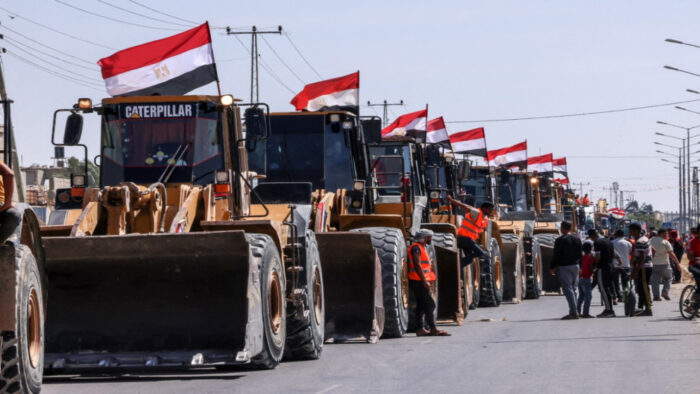 <strong>مصر تدخل معدات إضافية إلى غزة</strong>