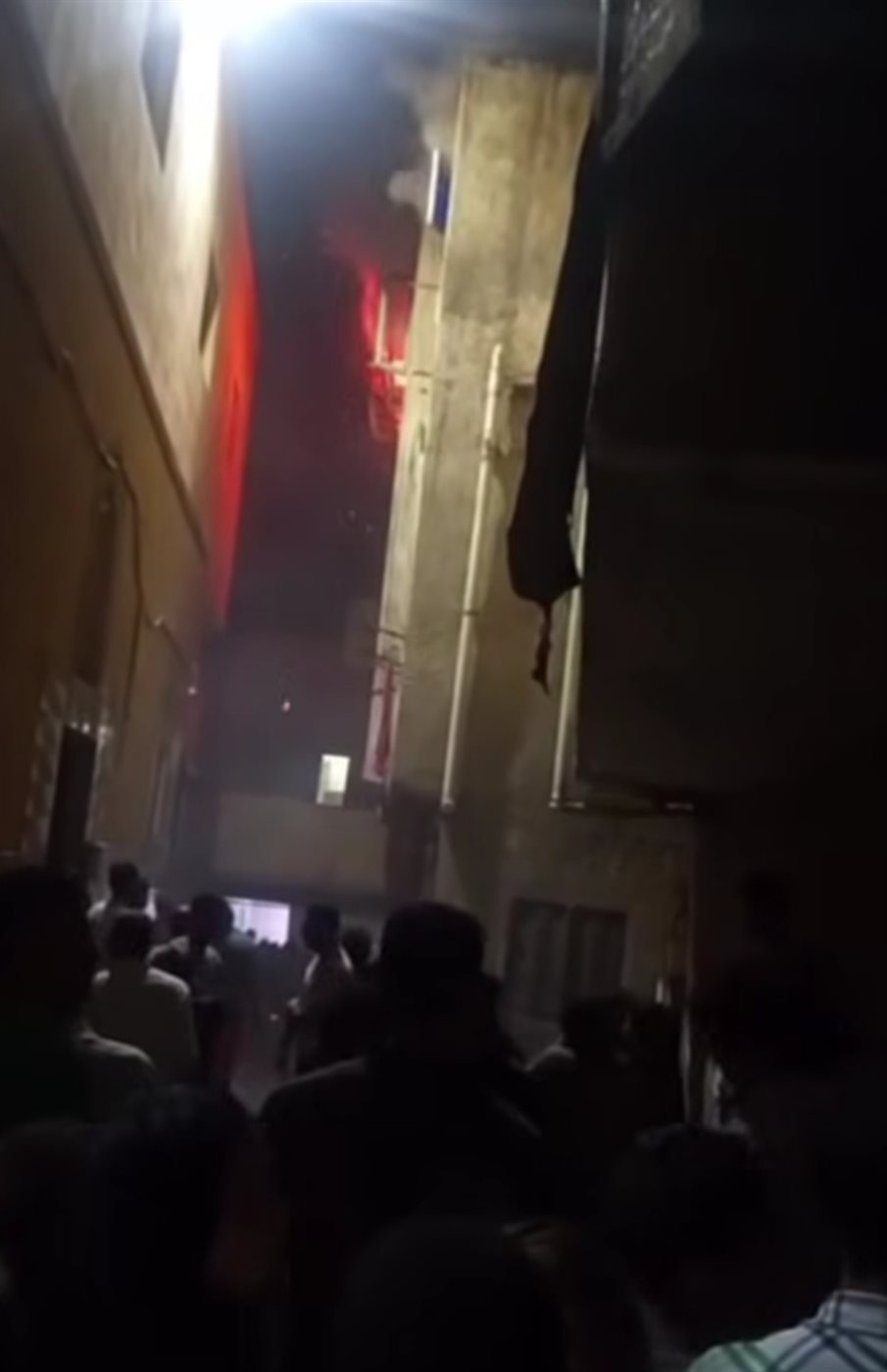 لحظة اشتعال النيران 