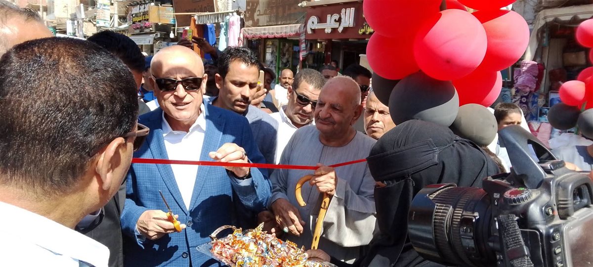 محافظ الأقصر يفتتح سوق اليوم الواحد
