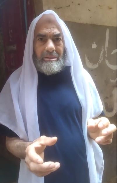 عم عاطف أحد جيران الأسرة