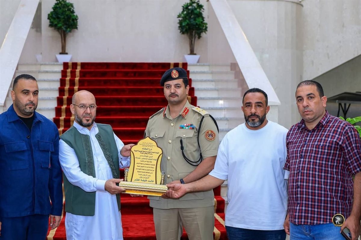 <strong>خالد حفتر يلتقي قيادات مصراتة</strong>