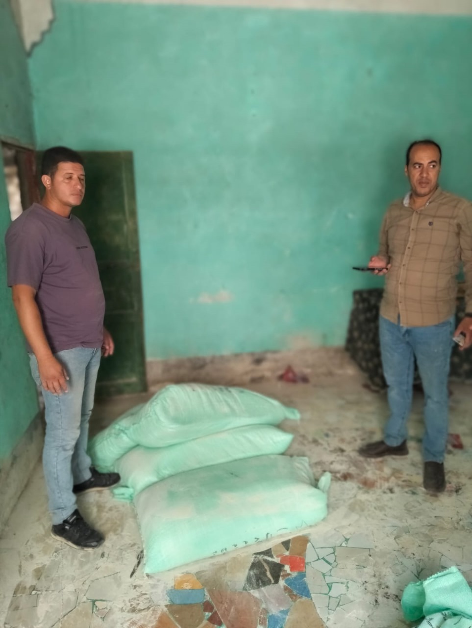 ضبط 101 علبة سجائر أزيد من السعر الرسمي وأسطوانات بوتاجاز بيع أزيد من السعر الرسمي<br> 