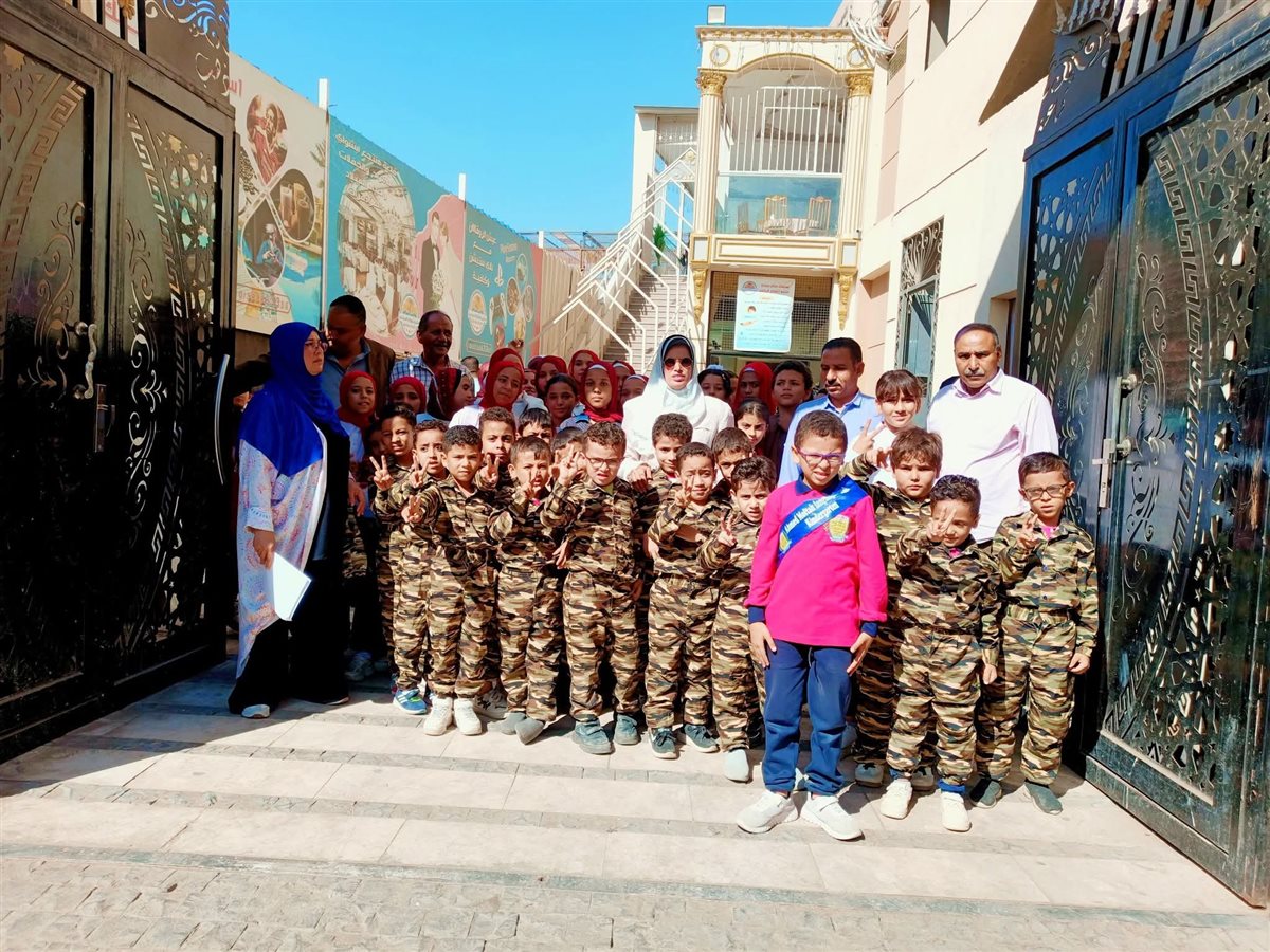 وكيل وزارة الشباب يكرم أسر الشهداء خلال احتفالية إدارة ابشواي الشبابية بانتصارات أكتوبر المجيدة<br>