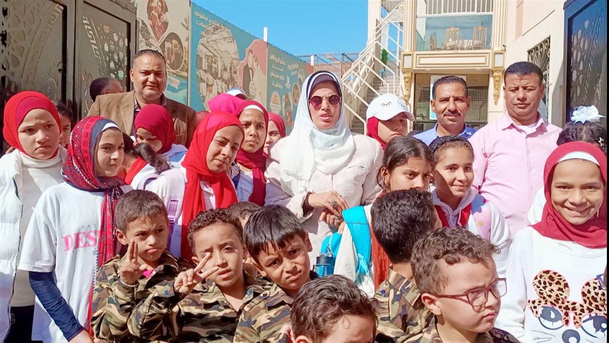 وكيل وزارة الشباب يكرم أسر الشهداء خلال احتفالية إدارة ابشواي الشبابية بانتصارات أكتوبر المجيدة<br>