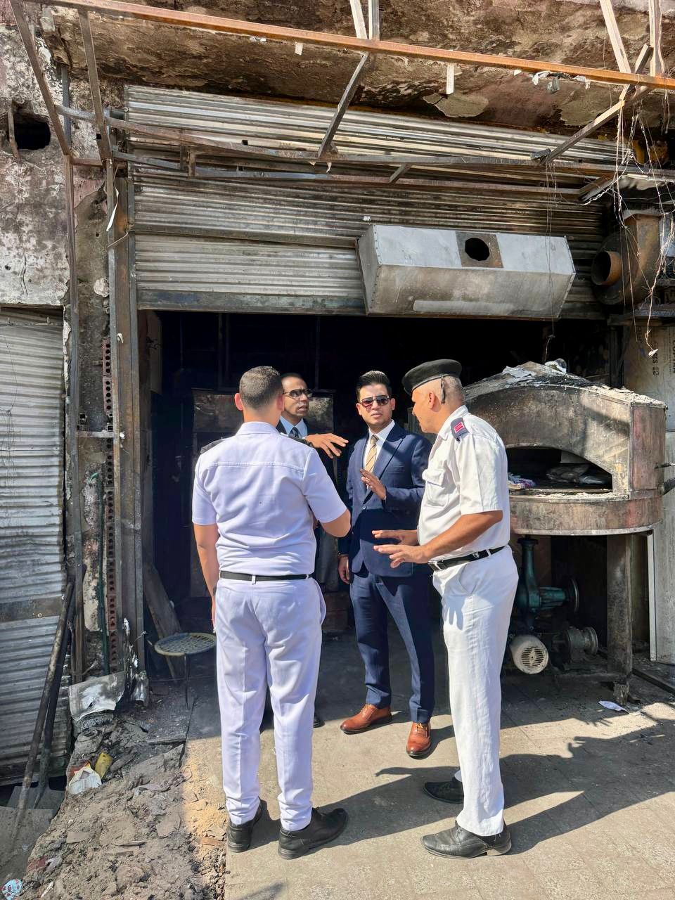 فريق النيابة بمكان الحادث 