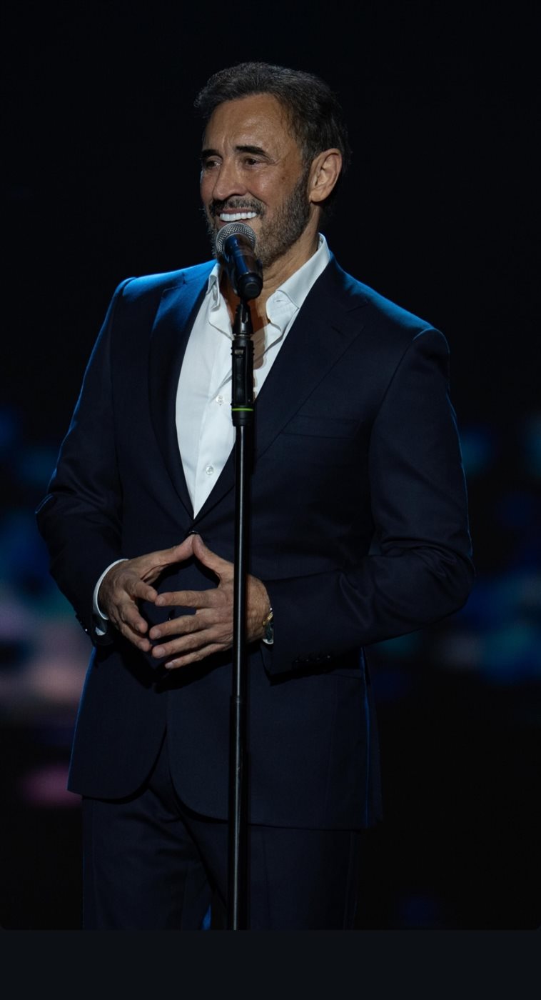 كاظم الساهر في حفله بموسم الرياض 