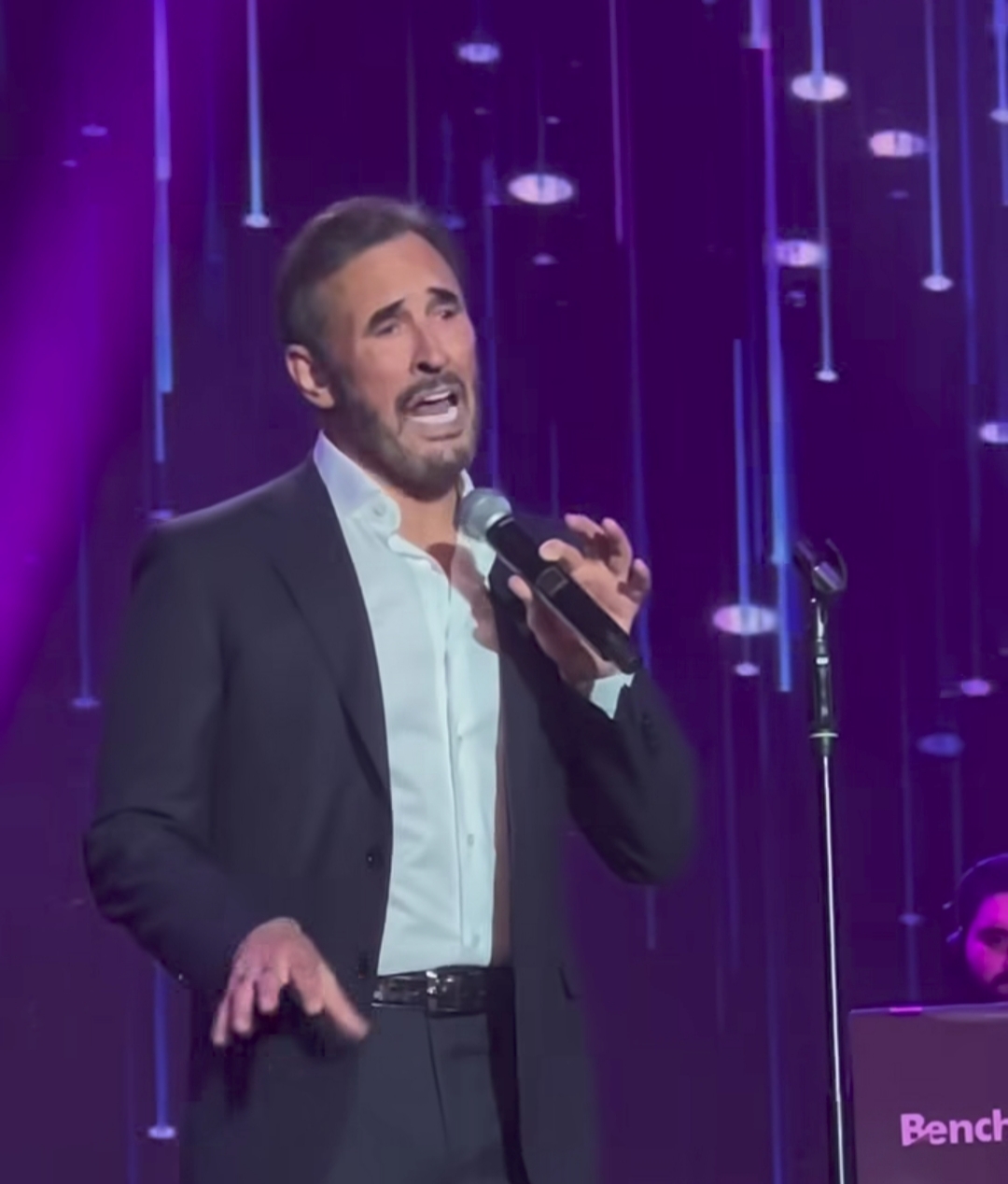 كاظم الساهر في حفله بموسم الرياض