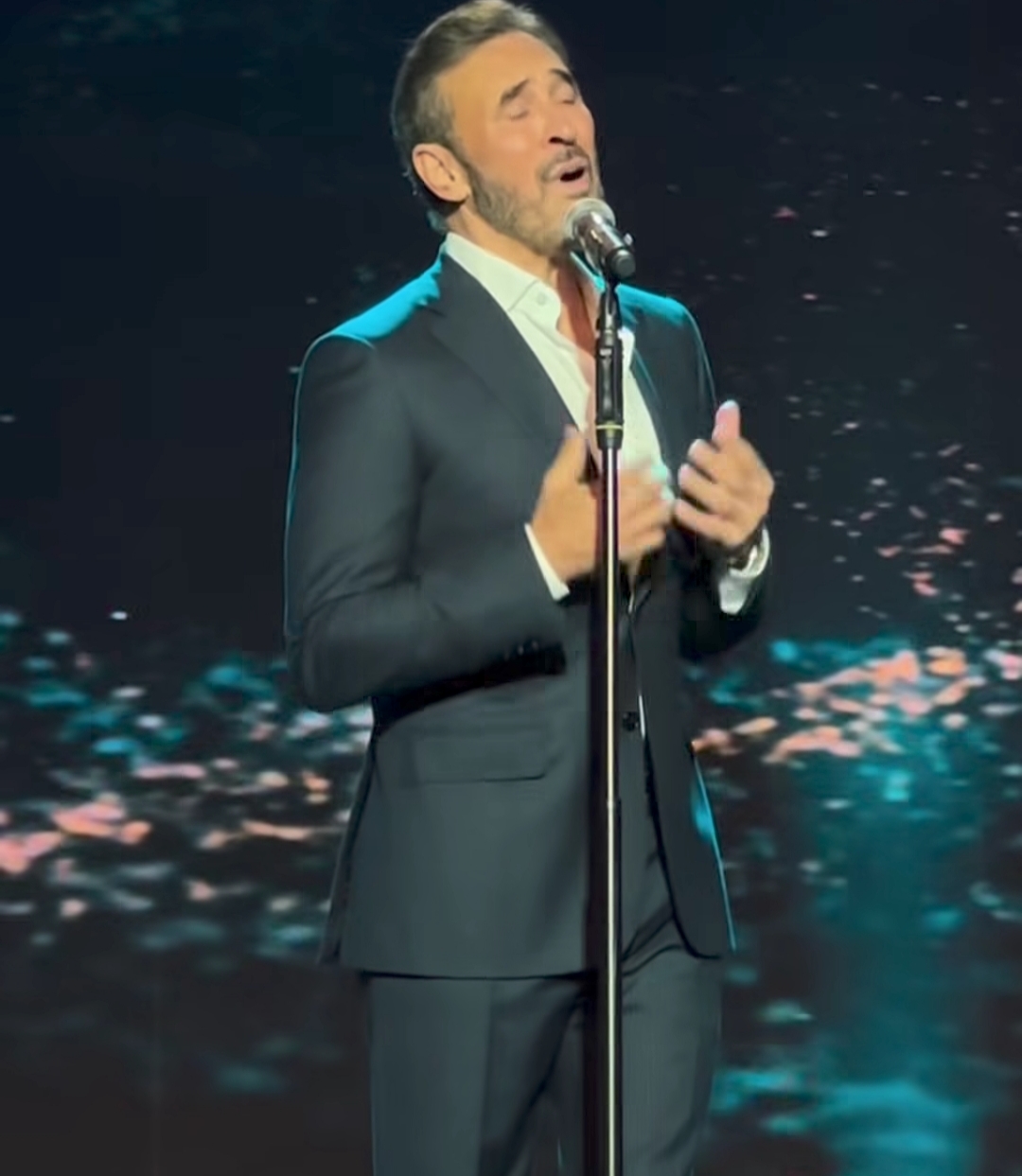 كاظم الساهر في حفله بموسم الرياض