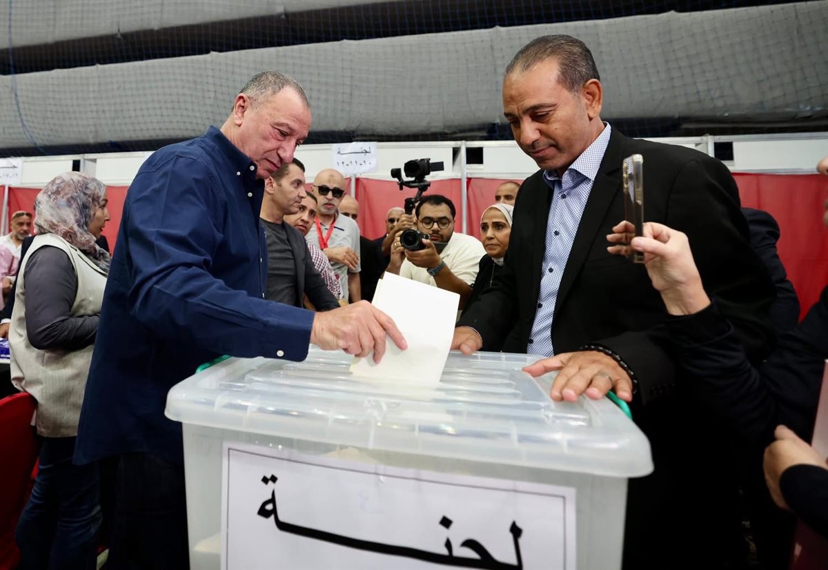 كابتن محمود الخطيب يدلي بصوته في انتخابات الأهلي