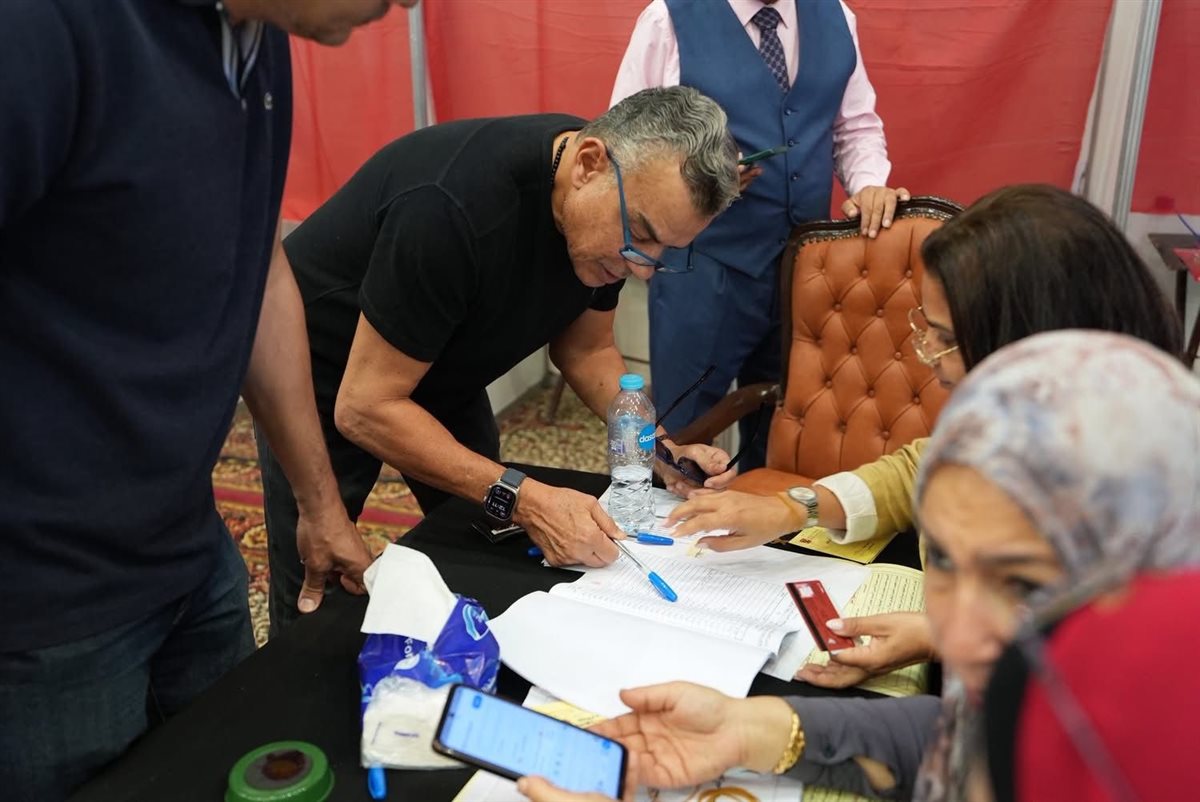 خالد مرتجي يدلي بصوته في انتخابات الأهلي