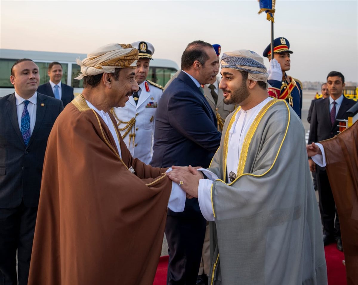 وصول وزير ثقافة سلطنة عمان إلى القاهرة لحضور افتتاح المتحف المصري الكبير