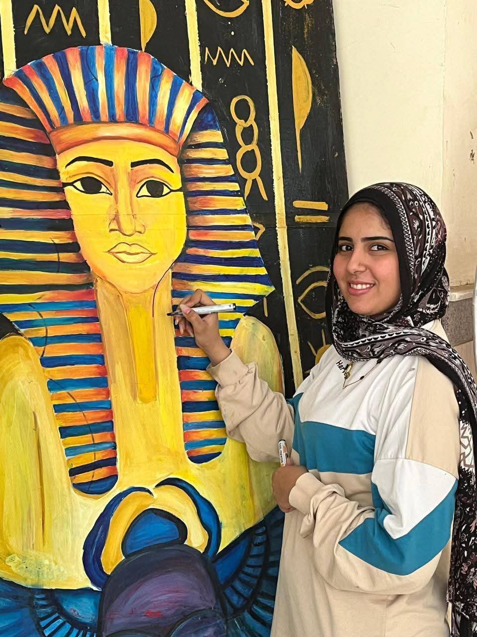 طالبات مدرسة الأوائل بالفيوم يبدعن في ورشة عمل الإحتفال بالمتحف الجديد