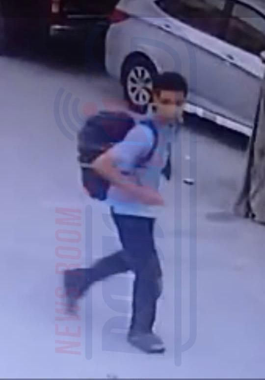 يوسف المتهم وهو يحمل جثة صديقه في حقيبته المدرسية