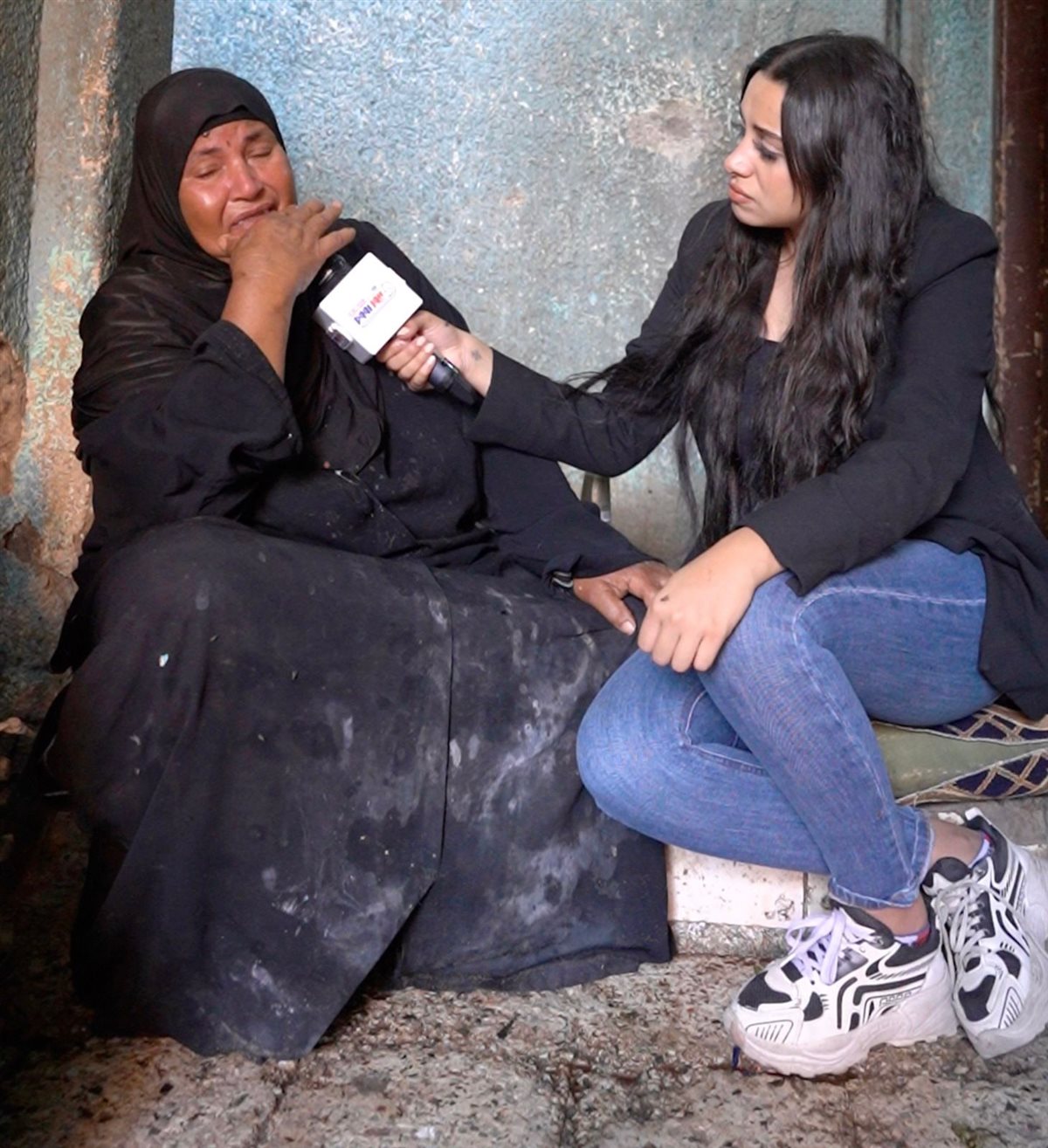 جارة محمد الضحية  مع مذيعة نيوز رووم