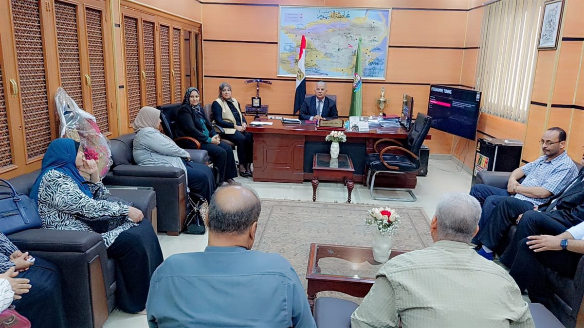 قبيصي يناقش مسئول التنمية المستدامة لتعزيز جهودها داخل المدارس وتحسين البيئة المدرسية