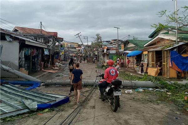 <strong>إعصار كالمايجي يضرب وسط الفلبين</strong>
