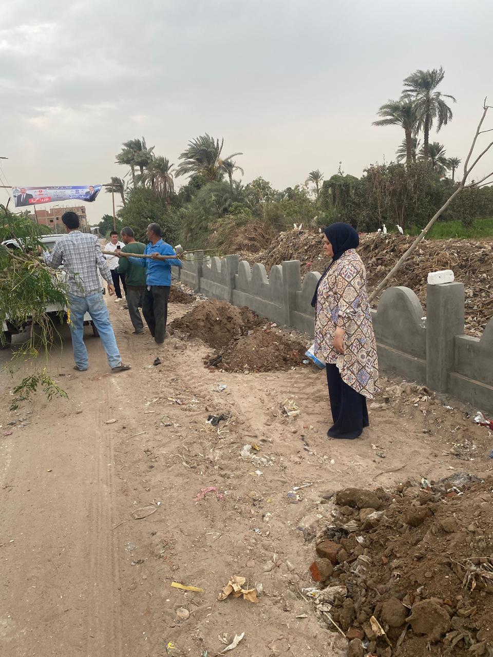 رئيس مركزابشواى تتابع أعمال غرس وزراعة الأشجار ضمن المبادرة الرئاسية 100 مليون شجرة