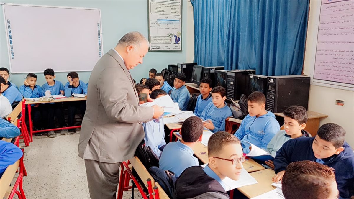 قبيصي: فى جولة بمدرسة البكباشي الإعدادية ويؤكد على تفعيل مبادرة