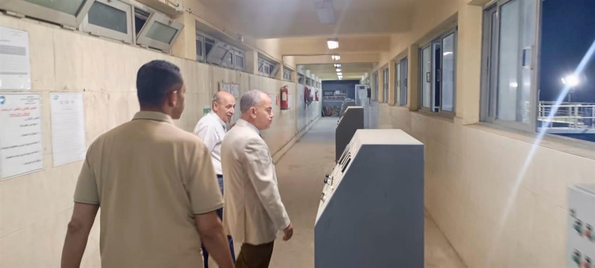 في أولى جولاته.. رئيس شركة مياه الفيوم يتفقد محطة مياه قحافة ويتابع أعمال التشغيل والصيانة