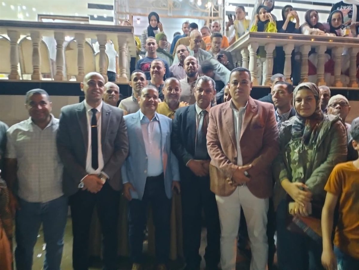 التفاف شعبي حول المستشار ياسر عرفة في الأخصاص