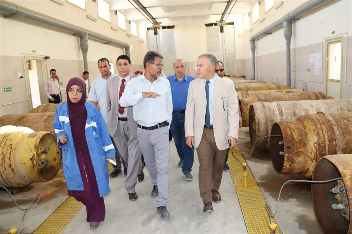 رئيس مياه الفيوم يتفقد عددًا من مواقع العمل لمتابعة سير الأداء بالشركة