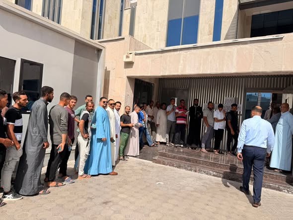 <strong>توافد المصريين بدبي للإدلاء بأصواتهم في انتخابات مجلس النواب بالخارج</strong>