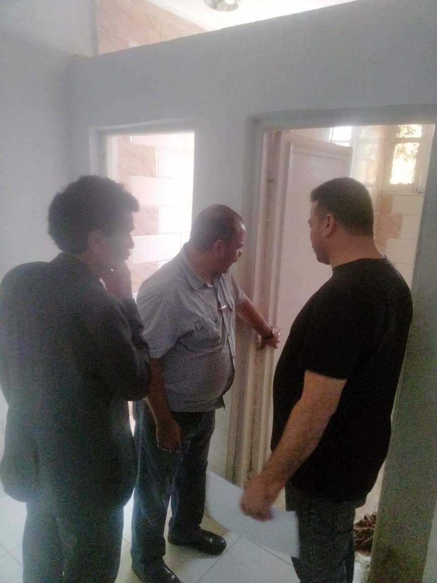 رئيس مركز سنورس يتابع أعمال تفقد وتجهيز مقار اللجان الانتخابية