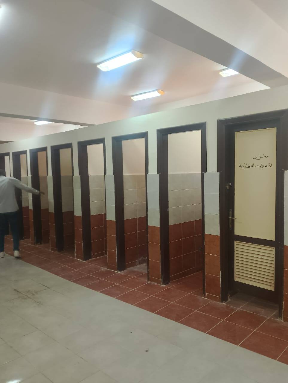 رئيس مركز سنورس يتابع أعمال تفقد وتجهيز مقار اللجان الانتخابية