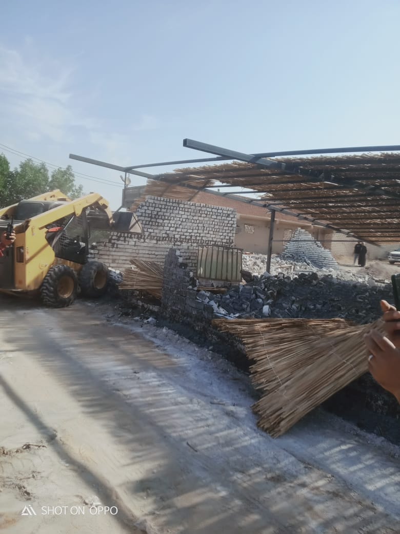 إزالة حالة تعد بالبناء المخالف بقرية كفر محفوظ بالفيوم